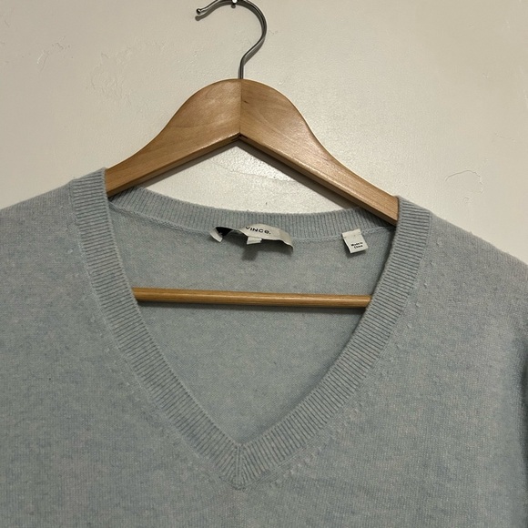 Vince‎ 100% Cashmere Grey Blue V-Neck Sweater - Picture 5 of 7